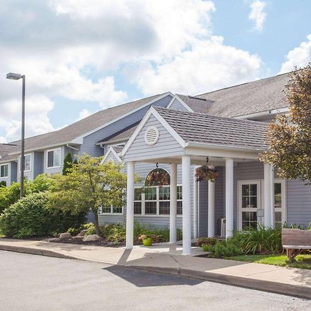 Microtel Inn & Suites Springville Екстериор снимка