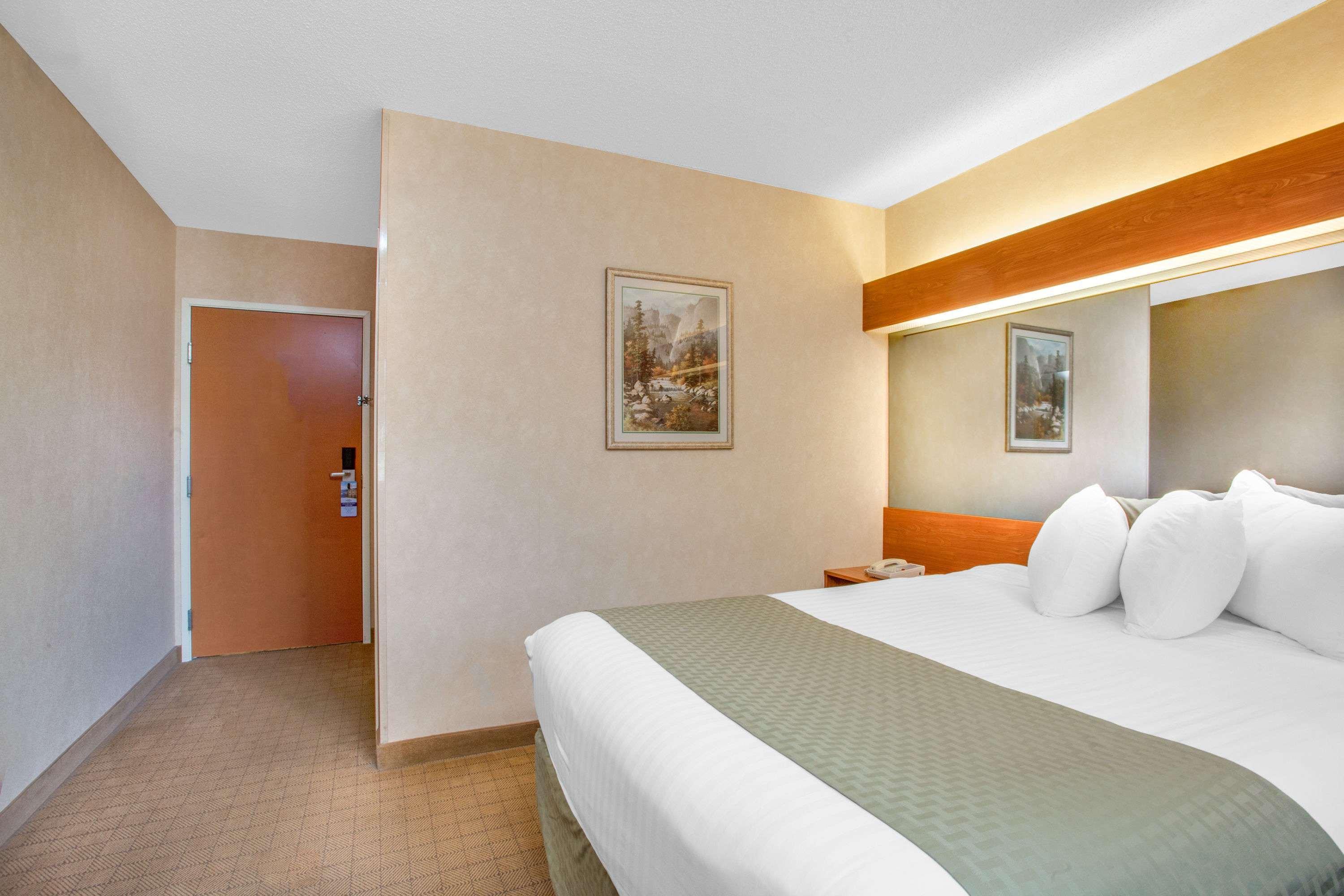 Microtel Inn & Suites Springville Екстериор снимка