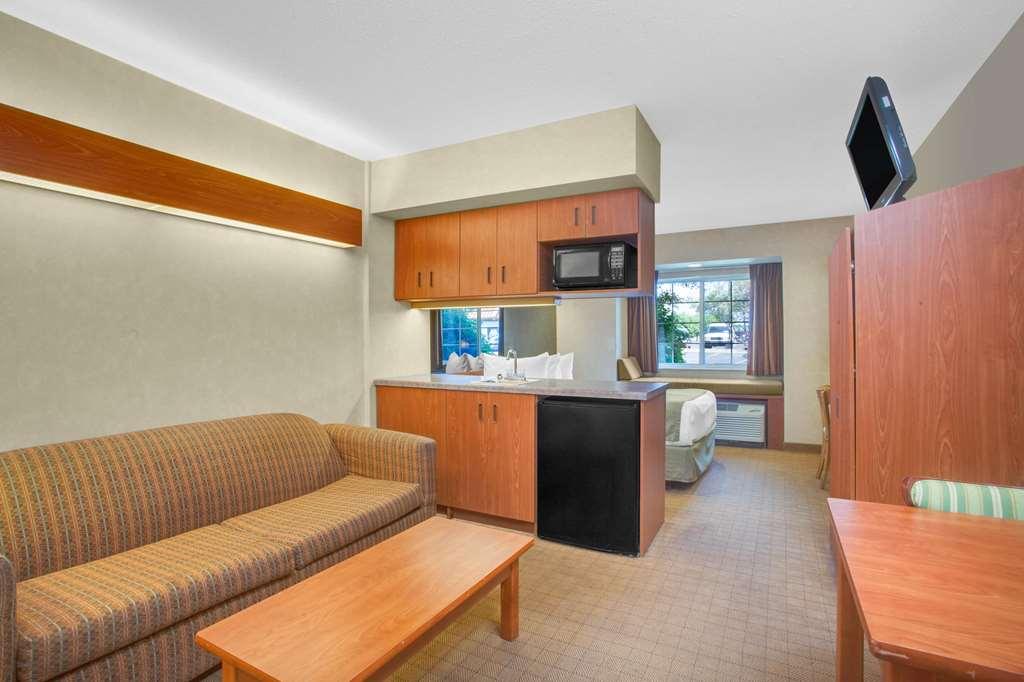 Microtel Inn & Suites Springville Стая снимка