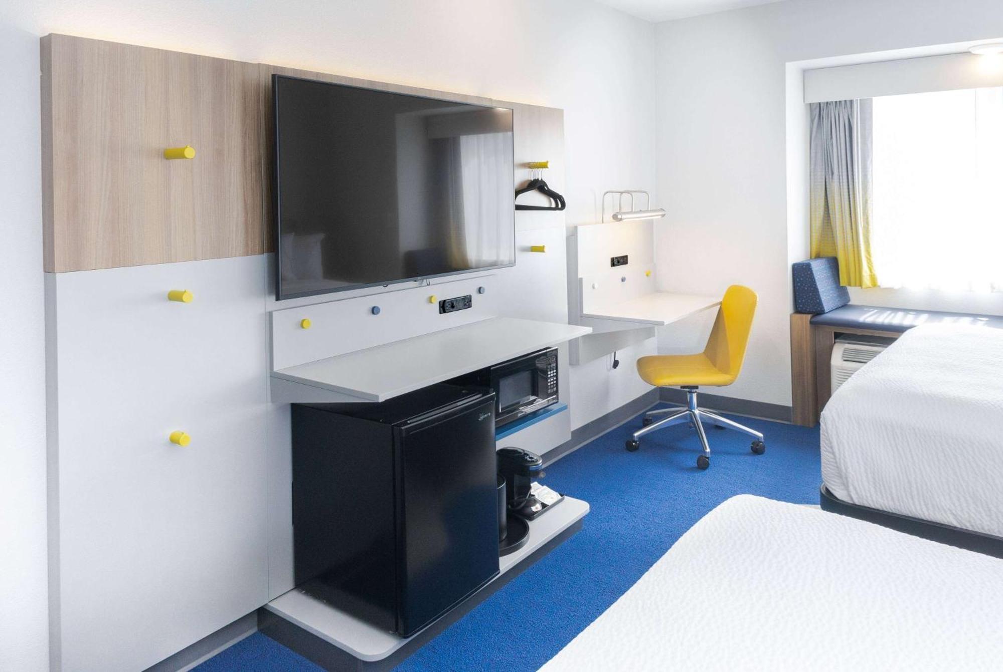 Microtel Inn & Suites Springville Екстериор снимка