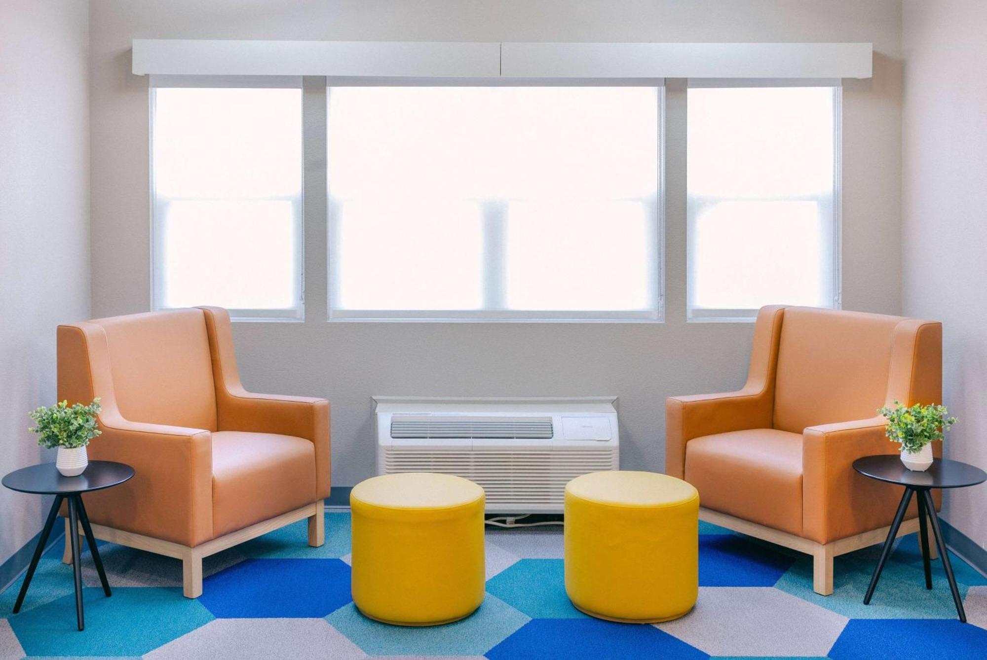 Microtel Inn & Suites Springville Екстериор снимка