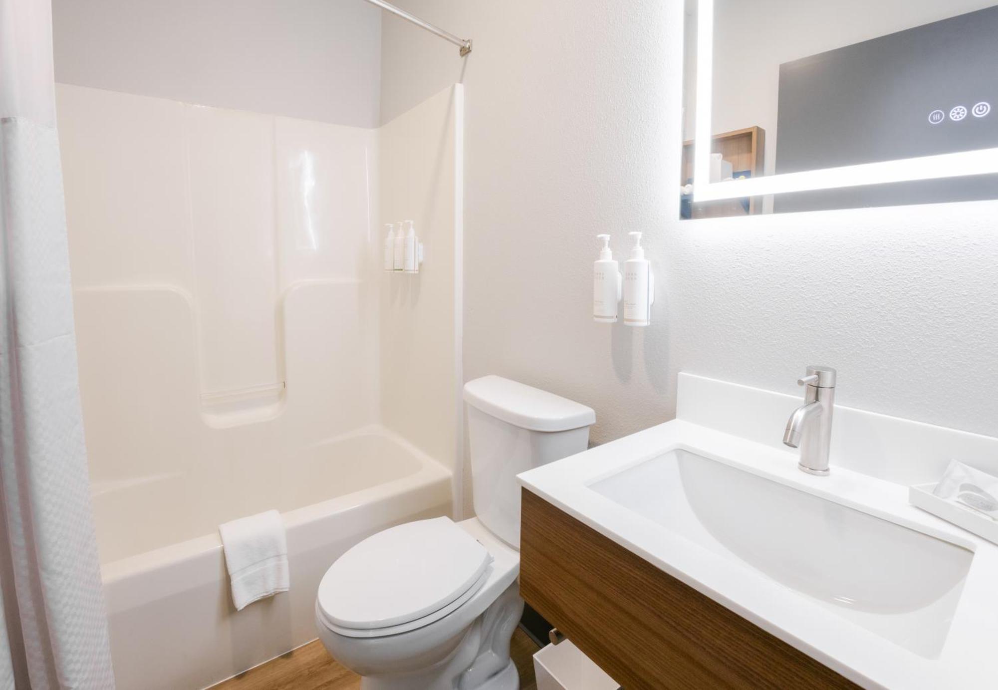 Microtel Inn & Suites Springville Екстериор снимка