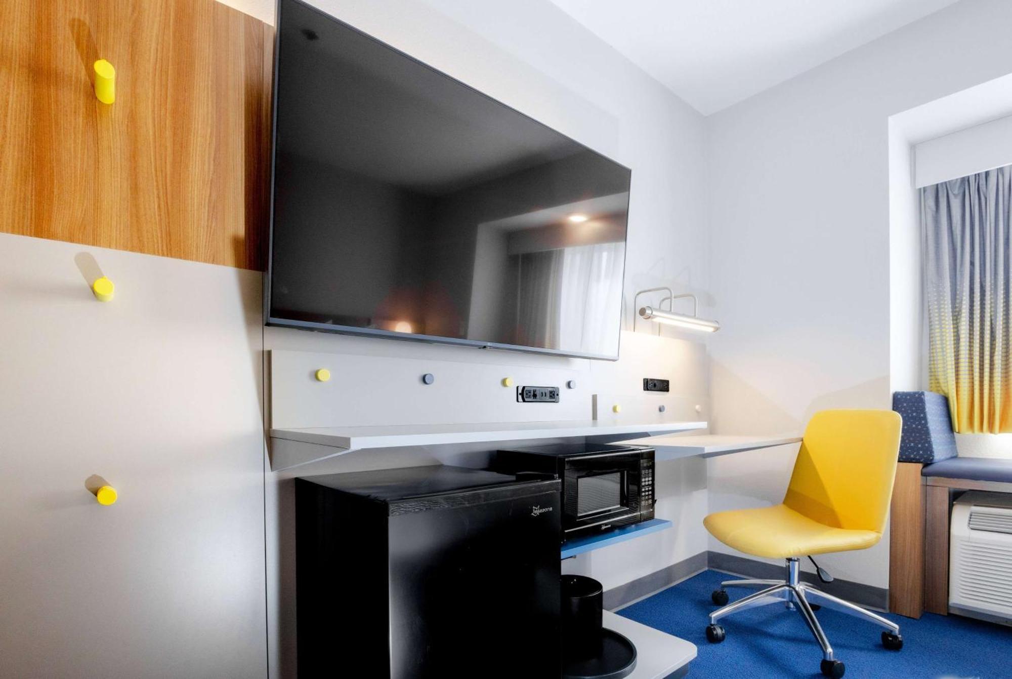 Microtel Inn & Suites Springville Екстериор снимка