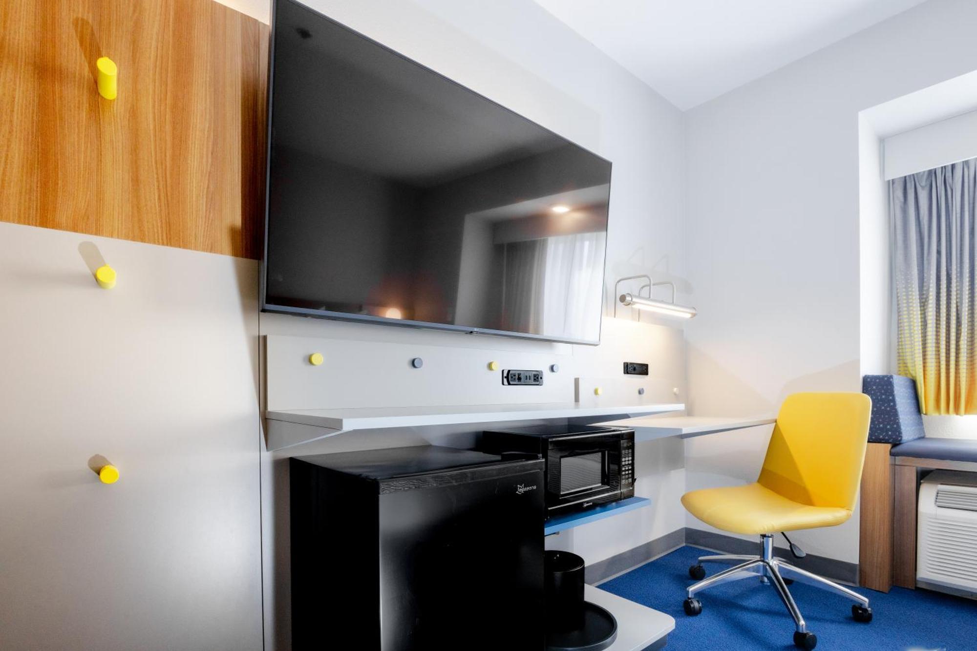 Microtel Inn & Suites Springville Екстериор снимка