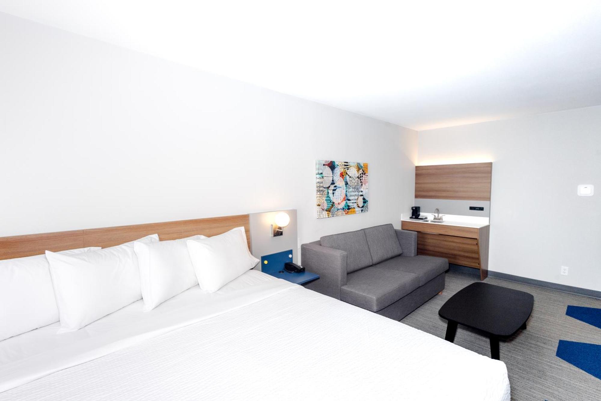 Microtel Inn & Suites Springville Екстериор снимка