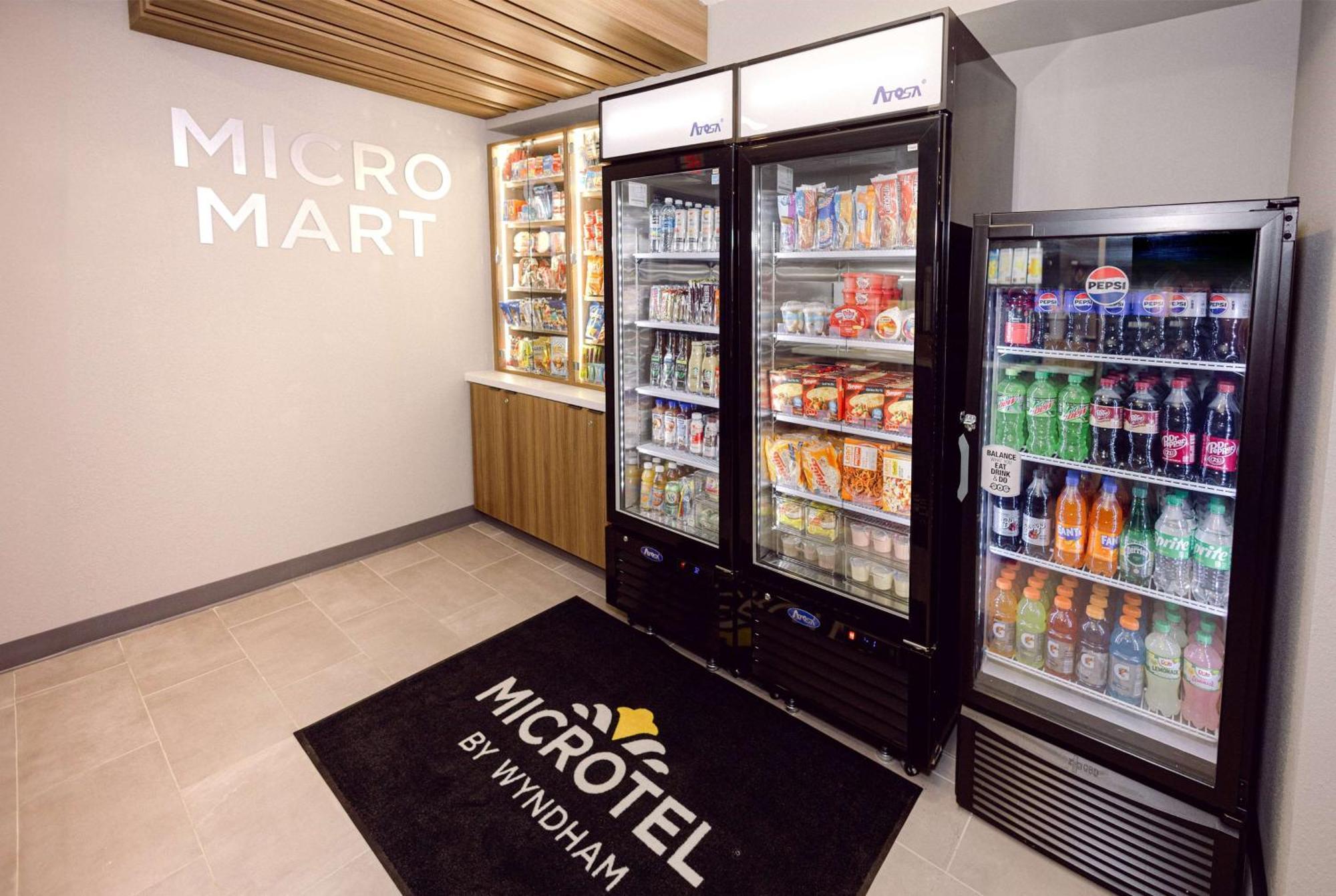 Microtel Inn & Suites Springville Екстериор снимка