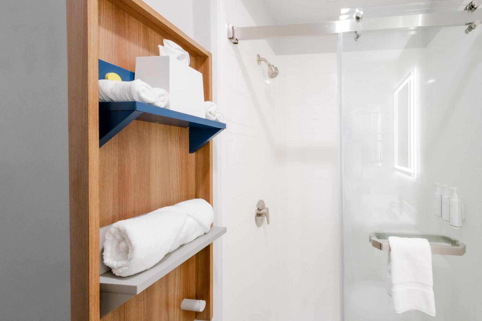 Microtel Inn & Suites Springville Екстериор снимка