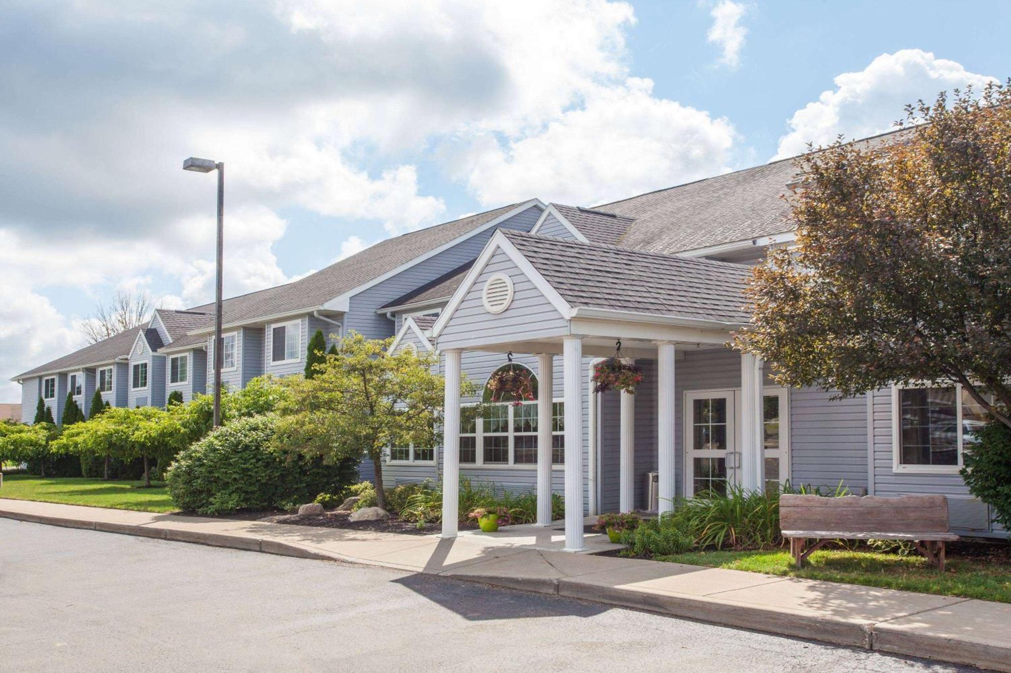 Microtel Inn & Suites Springville Екстериор снимка